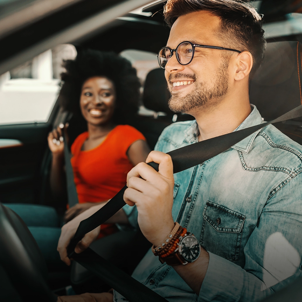 Auto-Refinance Man and women driving in car